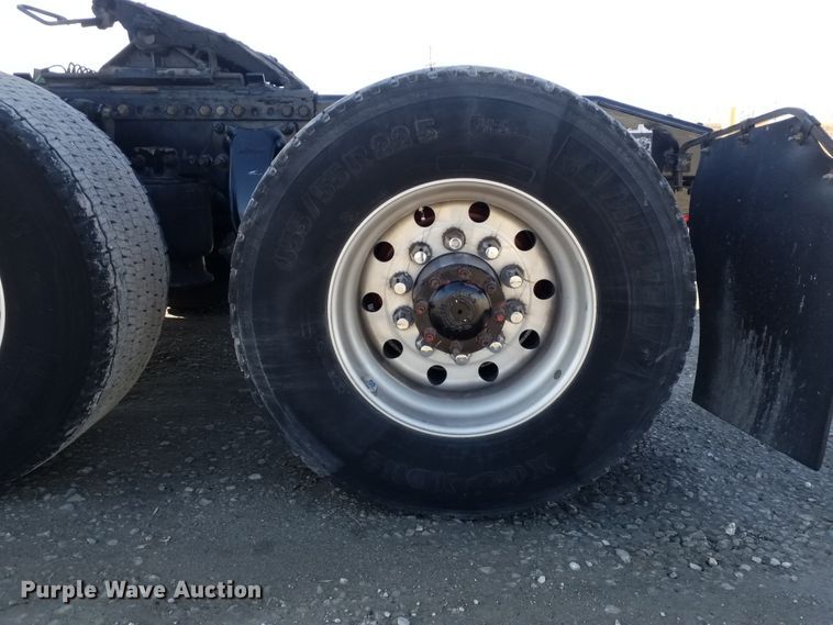 image for item GJ9191 2012 Freightliner Cascadia semi truck