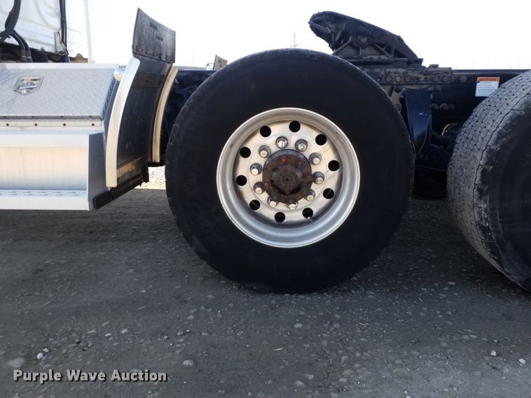 image for item GJ9191 2012 Freightliner Cascadia semi truck