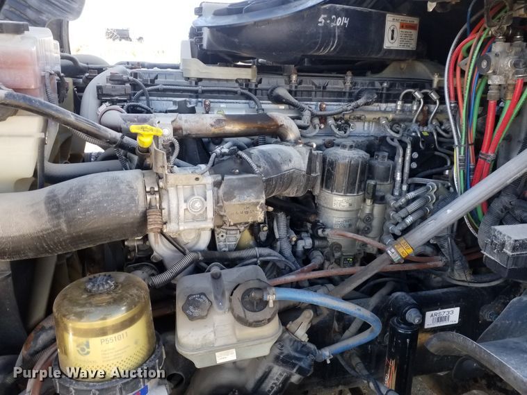 image for item GJ9192 2010 Freightliner Cascadia semi truck