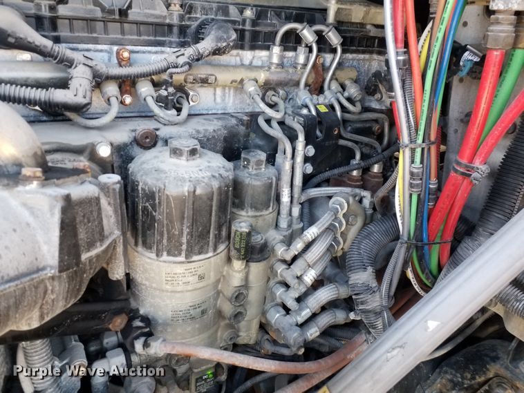 image for item GJ9192 2010 Freightliner Cascadia semi truck