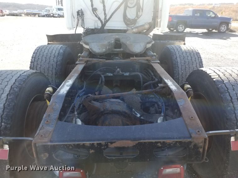 image for item GJ9192 2010 Freightliner Cascadia semi truck