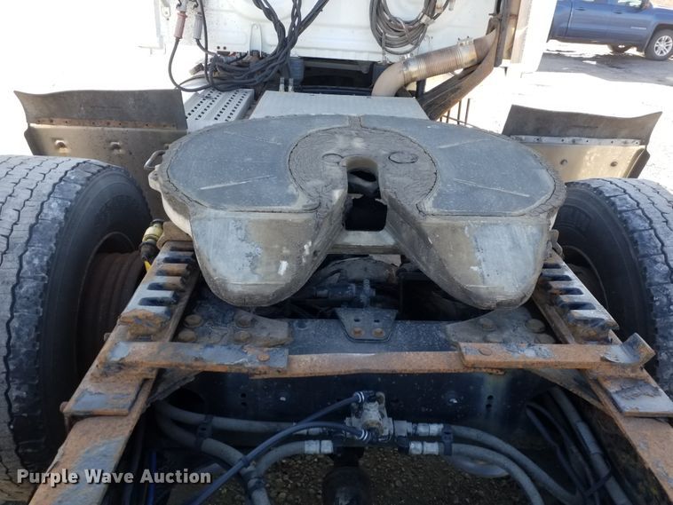 image for item GJ9192 2010 Freightliner Cascadia semi truck