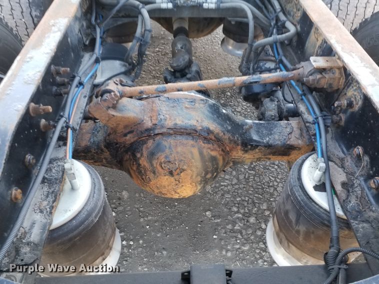 image for item GJ9192 2010 Freightliner Cascadia semi truck