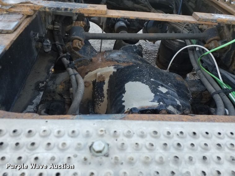 image for item GJ9192 2010 Freightliner Cascadia semi truck