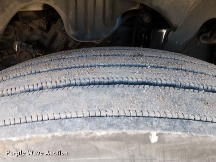 image for item GJ9192 2010 Freightliner Cascadia semi truck