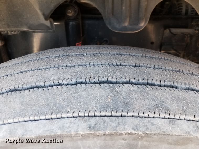 image for item GJ9192 2010 Freightliner Cascadia semi truck