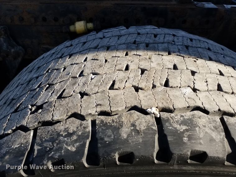 image for item GJ9192 2010 Freightliner Cascadia semi truck