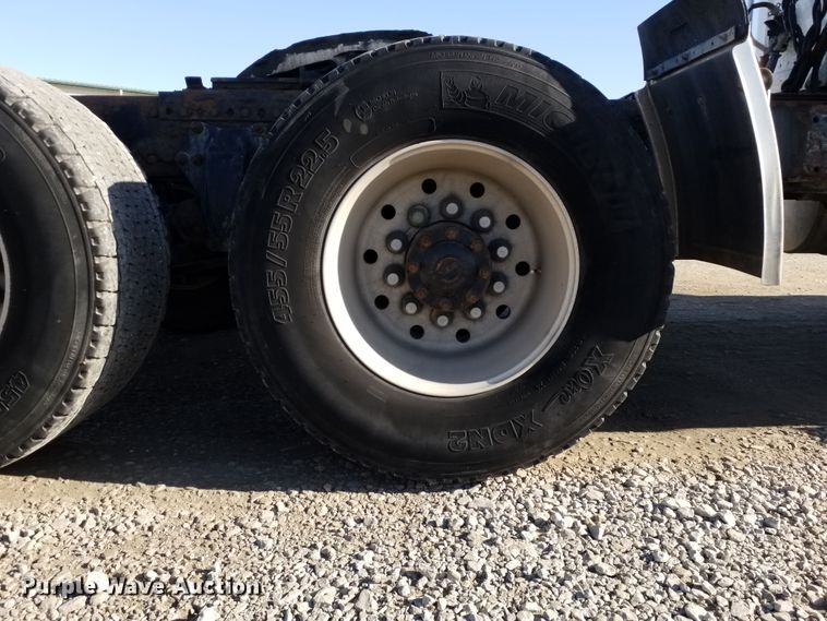 image for item GJ9192 2010 Freightliner Cascadia semi truck