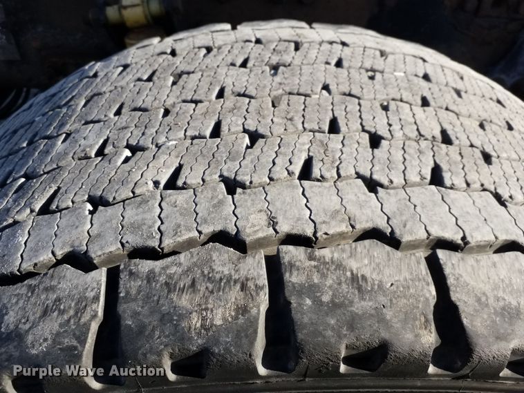 image for item GJ9192 2010 Freightliner Cascadia semi truck