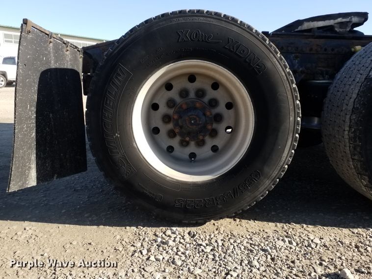 image for item GJ9192 2010 Freightliner Cascadia semi truck