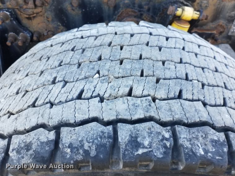 image for item GJ9192 2010 Freightliner Cascadia semi truck