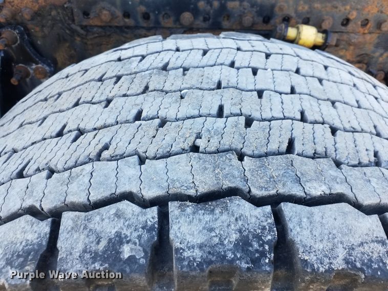 image for item GJ9192 2010 Freightliner Cascadia semi truck