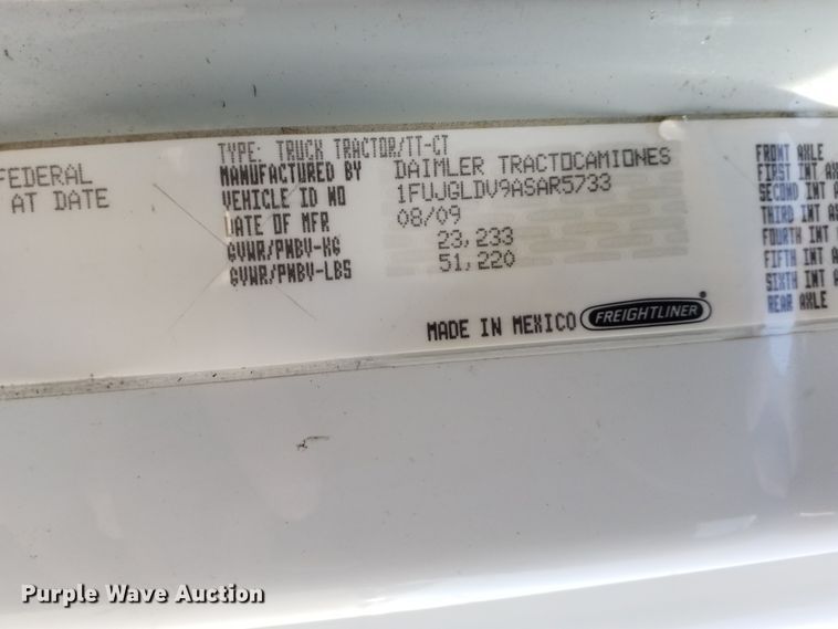 image for item GJ9192 2010 Freightliner Cascadia semi truck