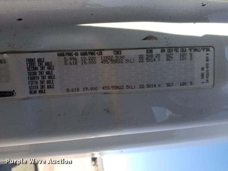 image for item GJ9192 2010 Freightliner Cascadia semi truck