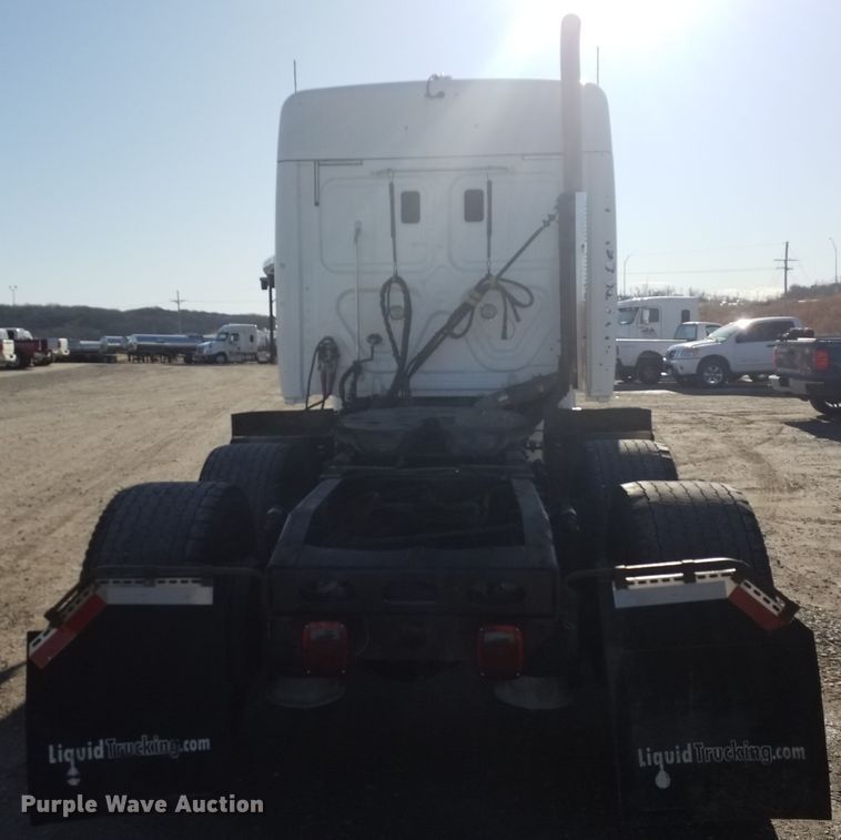 image for item GJ9193 2010 Freightliner Cascadia semi truck