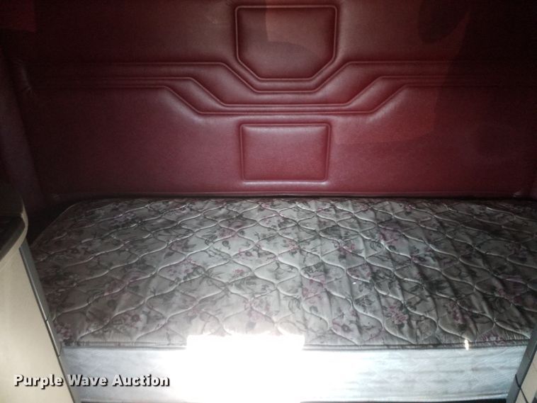 image for item GJ9193 2010 Freightliner Cascadia semi truck