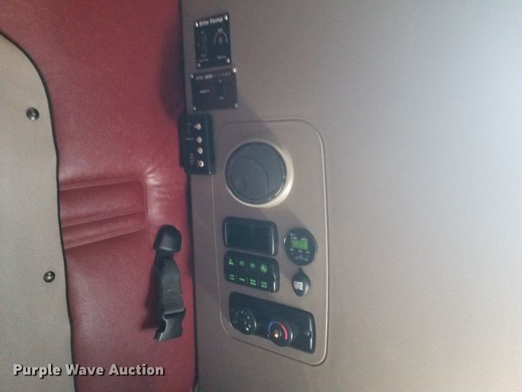 image for item GJ9193 2010 Freightliner Cascadia semi truck