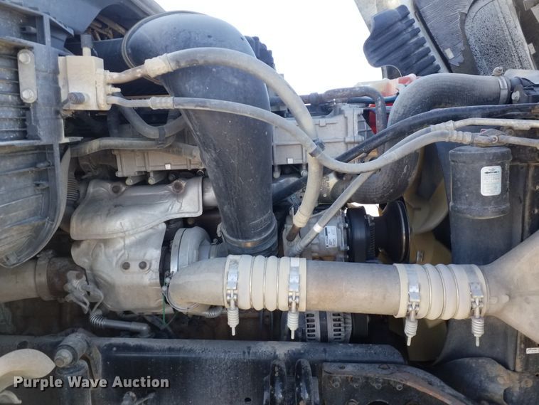 image for item GJ9193 2010 Freightliner Cascadia semi truck