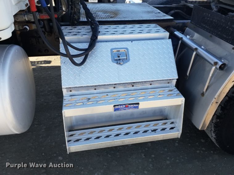 image for item GJ9193 2010 Freightliner Cascadia semi truck