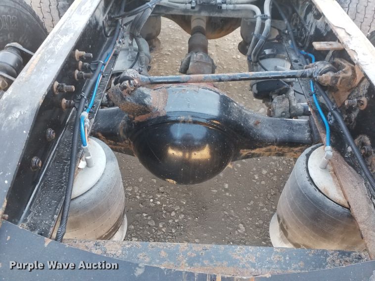 image for item GJ9193 2010 Freightliner Cascadia semi truck