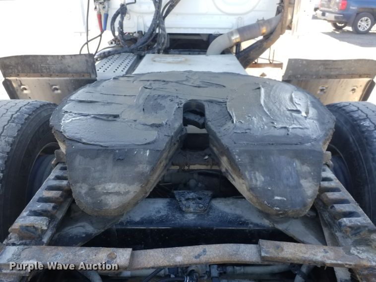 image for item GJ9193 2010 Freightliner Cascadia semi truck