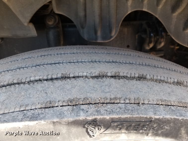 image for item GJ9193 2010 Freightliner Cascadia semi truck