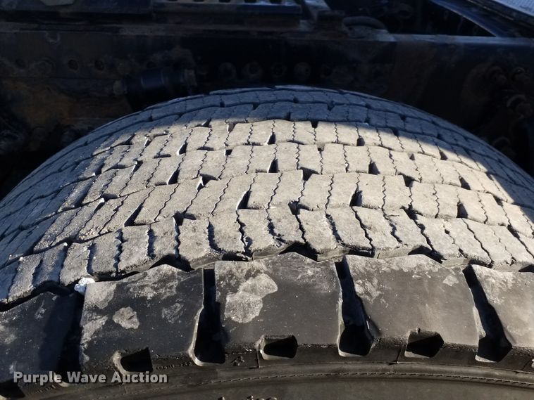 image for item GJ9193 2010 Freightliner Cascadia semi truck