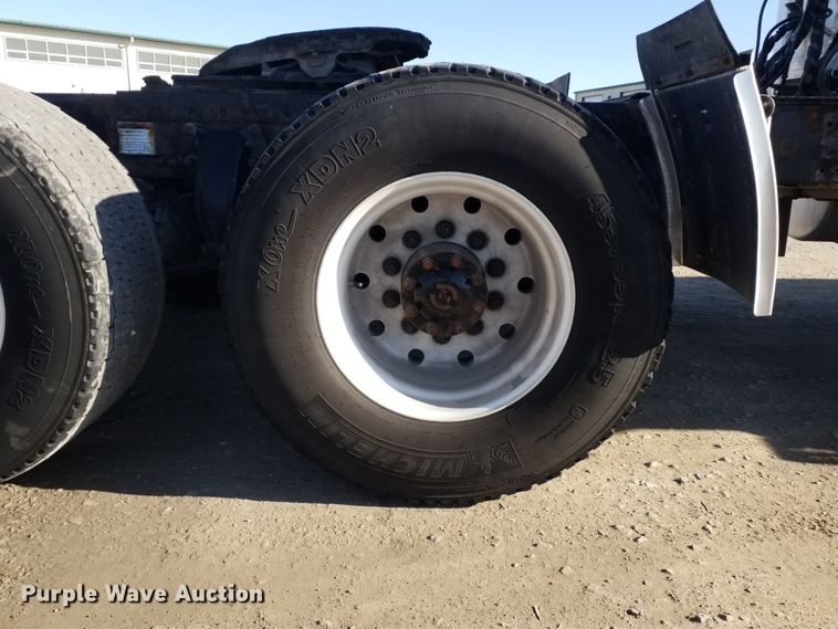 image for item GJ9193 2010 Freightliner Cascadia semi truck