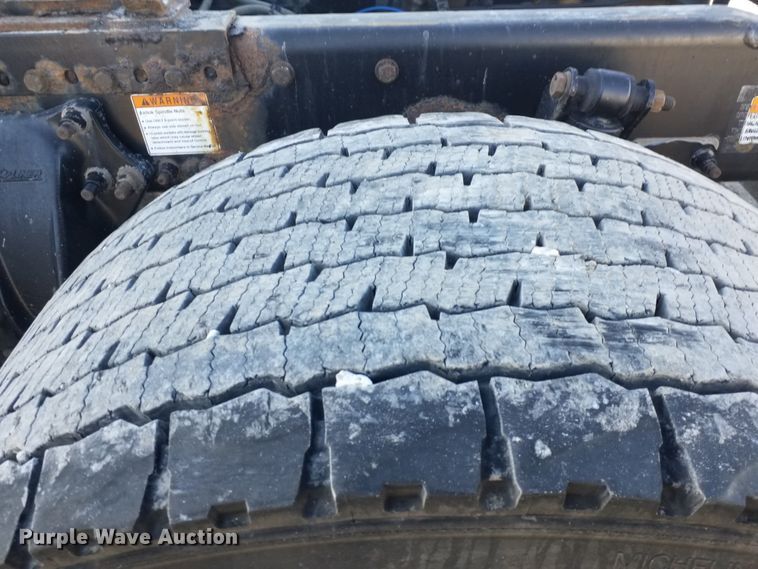 image for item GJ9193 2010 Freightliner Cascadia semi truck