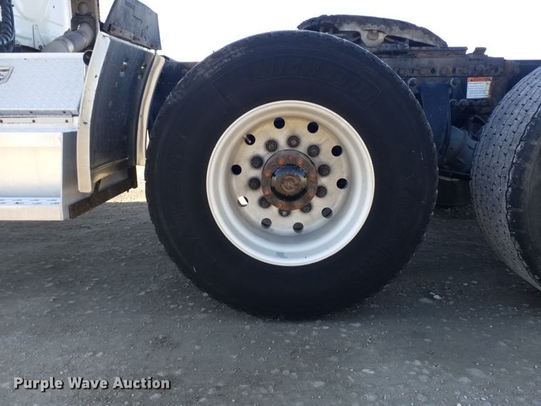 image for item GJ9193 2010 Freightliner Cascadia semi truck