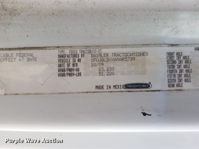 image for item GJ9193 2010 Freightliner Cascadia semi truck