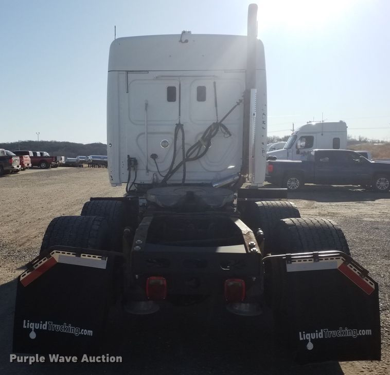 image for item GJ9194 2010 Freightliner Cascadia semi truck