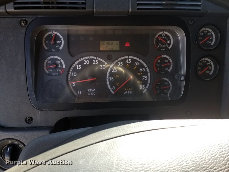 image for item GJ9194 2010 Freightliner Cascadia semi truck