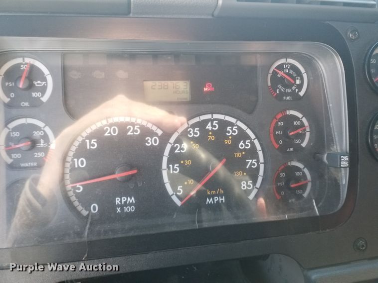 image for item GJ9194 2010 Freightliner Cascadia semi truck