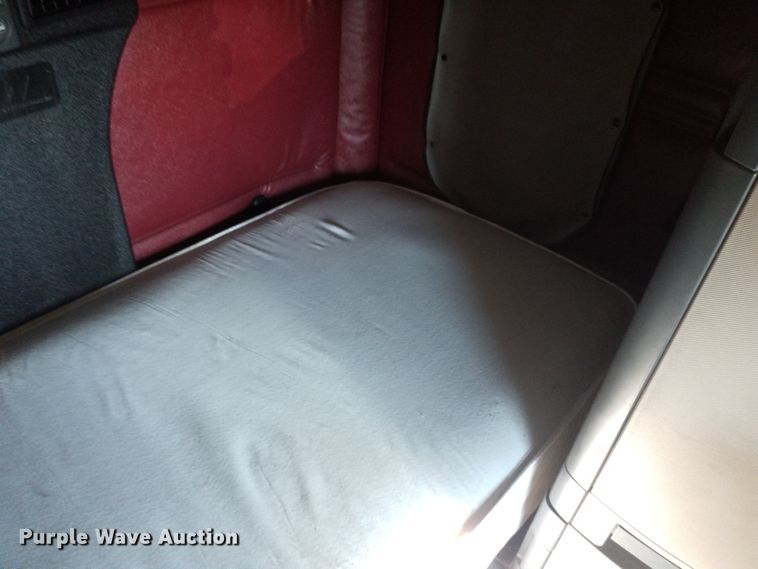 image for item GJ9194 2010 Freightliner Cascadia semi truck