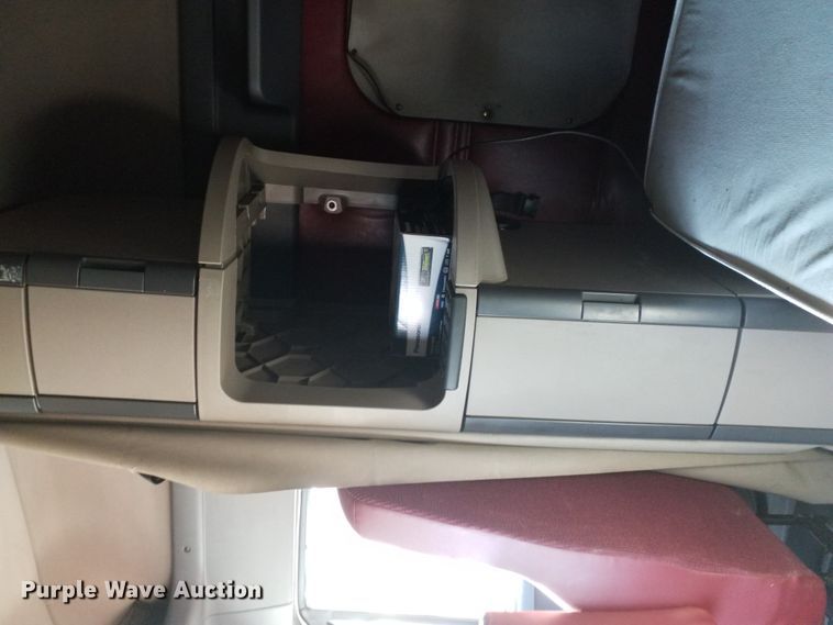 image for item GJ9194 2010 Freightliner Cascadia semi truck