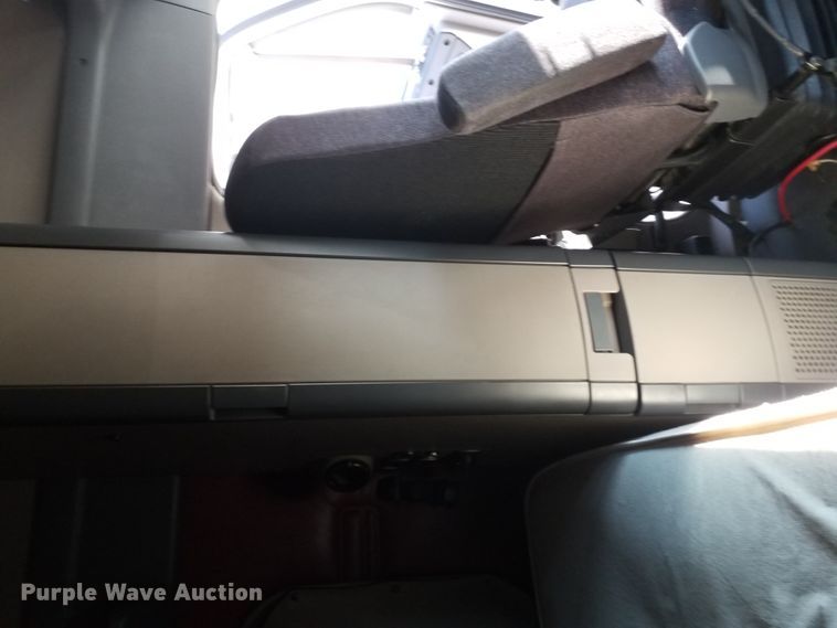 image for item GJ9194 2010 Freightliner Cascadia semi truck