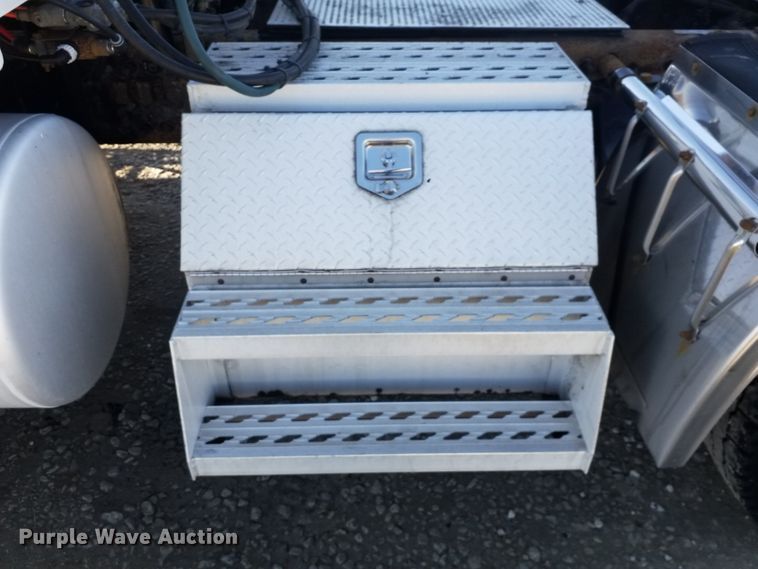 image for item GJ9194 2010 Freightliner Cascadia semi truck