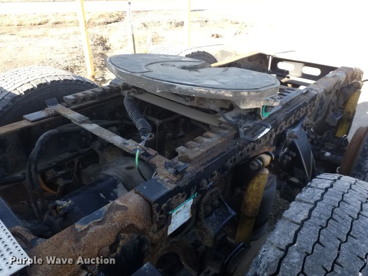 image for item GJ9194 2010 Freightliner Cascadia semi truck