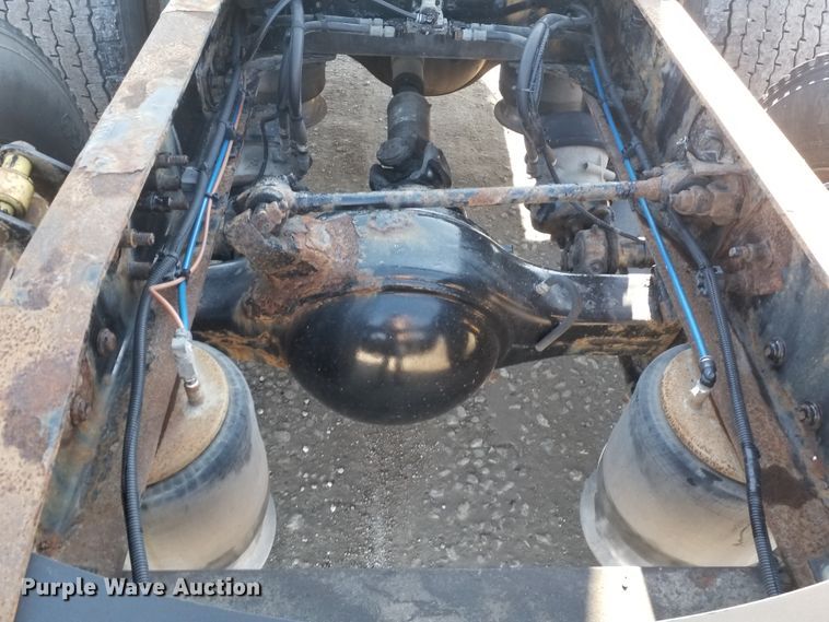 image for item GJ9194 2010 Freightliner Cascadia semi truck