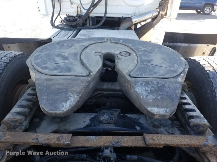 image for item GJ9194 2010 Freightliner Cascadia semi truck