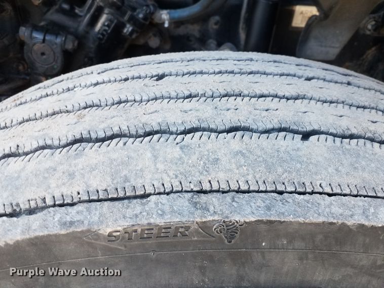 image for item GJ9194 2010 Freightliner Cascadia semi truck