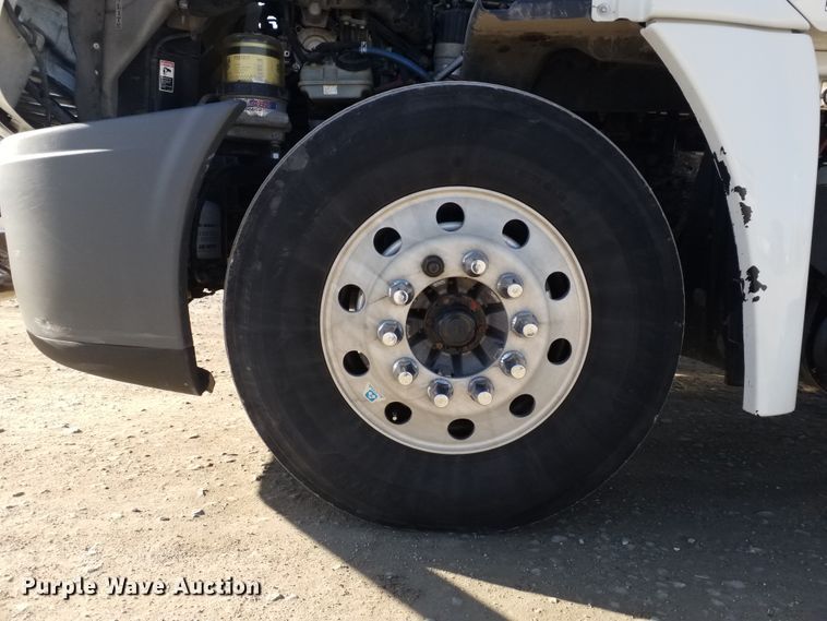 image for item GJ9194 2010 Freightliner Cascadia semi truck