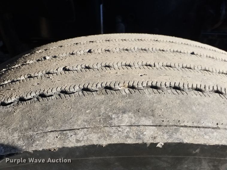 image for item GJ9194 2010 Freightliner Cascadia semi truck