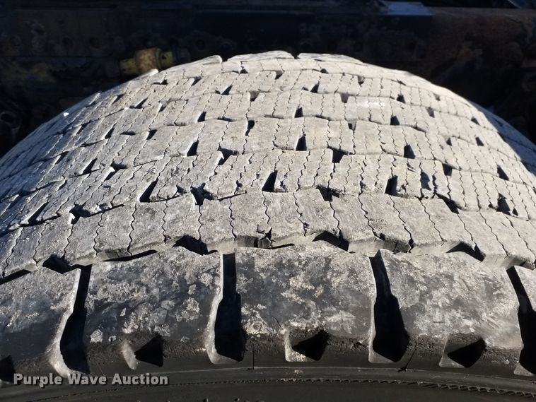 image for item GJ9194 2010 Freightliner Cascadia semi truck