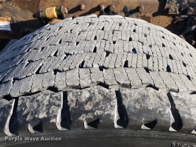 image for item GJ9194 2010 Freightliner Cascadia semi truck