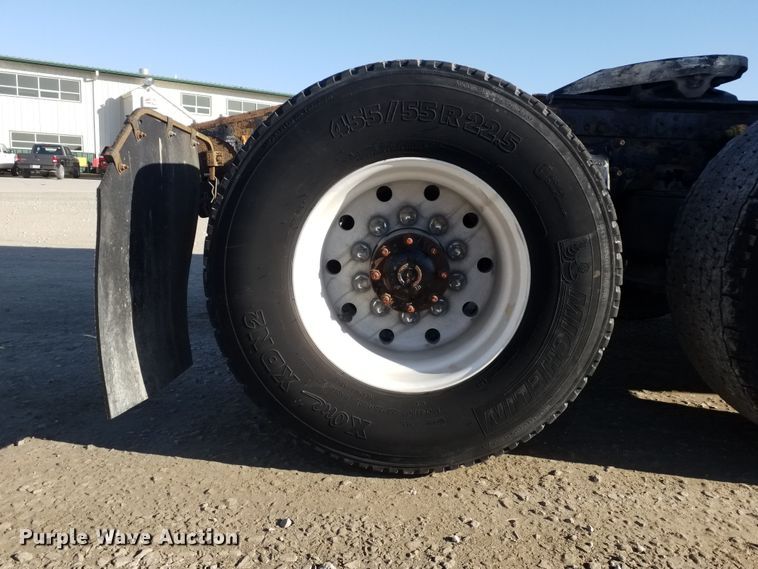 image for item GJ9194 2010 Freightliner Cascadia semi truck