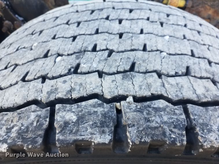 image for item GJ9194 2010 Freightliner Cascadia semi truck