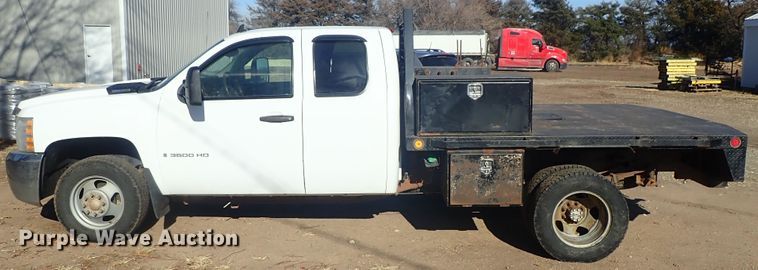 image for item DC3420 2008 Chevrolet Silverado 3500HD Ext. Cab flatbed pickup truck