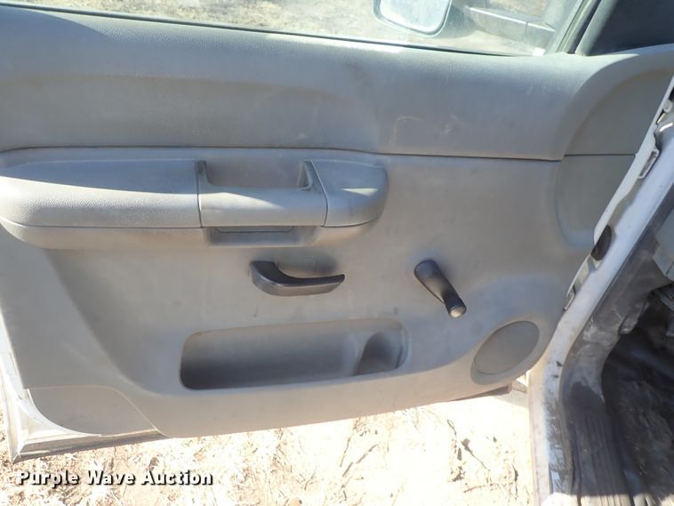 image for item DC3420 2008 Chevrolet Silverado 3500HD Ext. Cab flatbed pickup truck